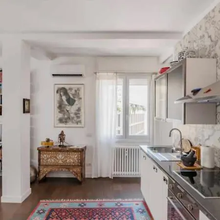 Апартаменты Dreamy Loft By The Opera Theater *